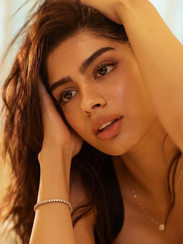 Cute photos of Khushi Kapoor